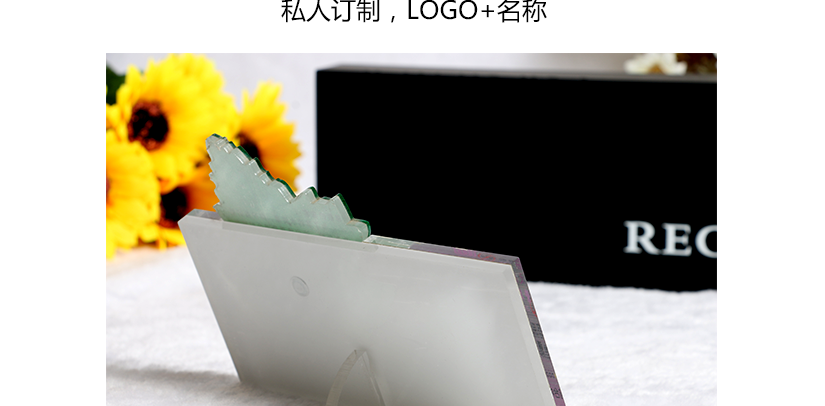 背面支架設(shè)計(jì)，小巧精致，結(jié)實(shí)耐用